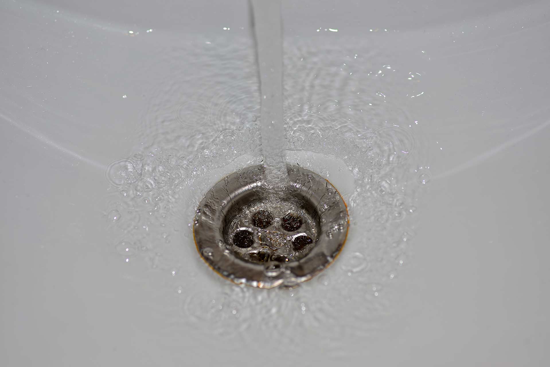 A2B Drains provides services to unblock blocked sinks and drains for properties in Roehampton.